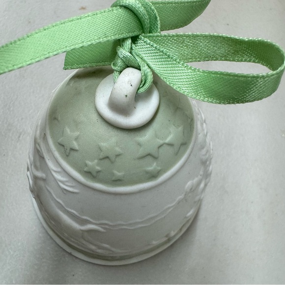 Lladro Christmas Bell Ornament 1988 Vintage White & Green Signed - Picture 5 of 12